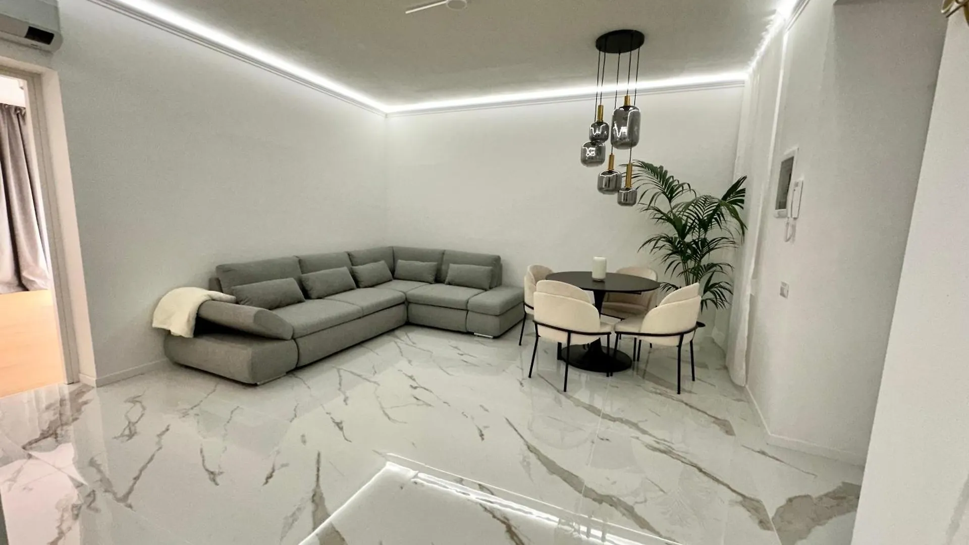 Luna Luxury Suite Bergamo 0*,